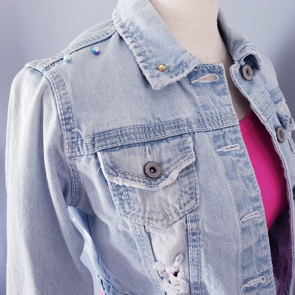 Blazer - Picture 3 of 3